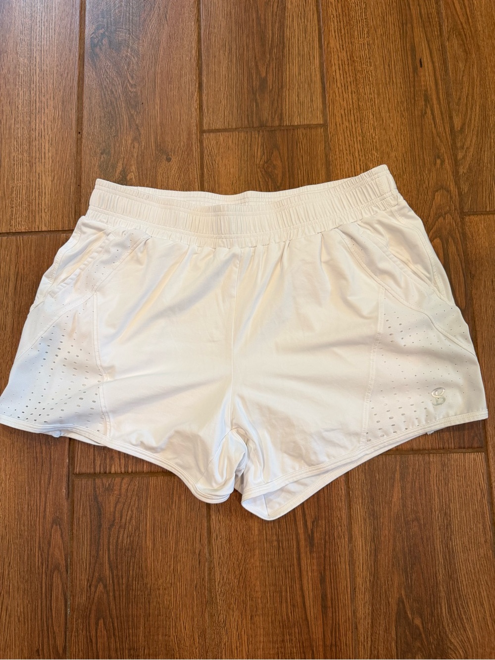 Sofibella Women’s Shorts White with Liner Pockets Size M